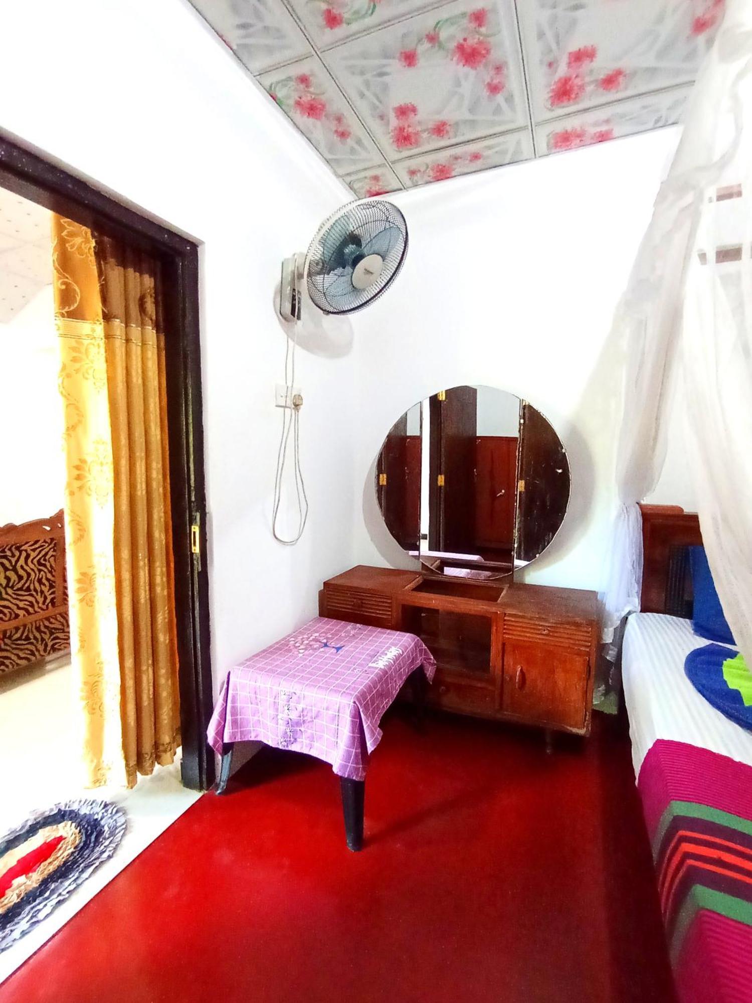 Sasaa Guest House Mirissa Bagian luar foto